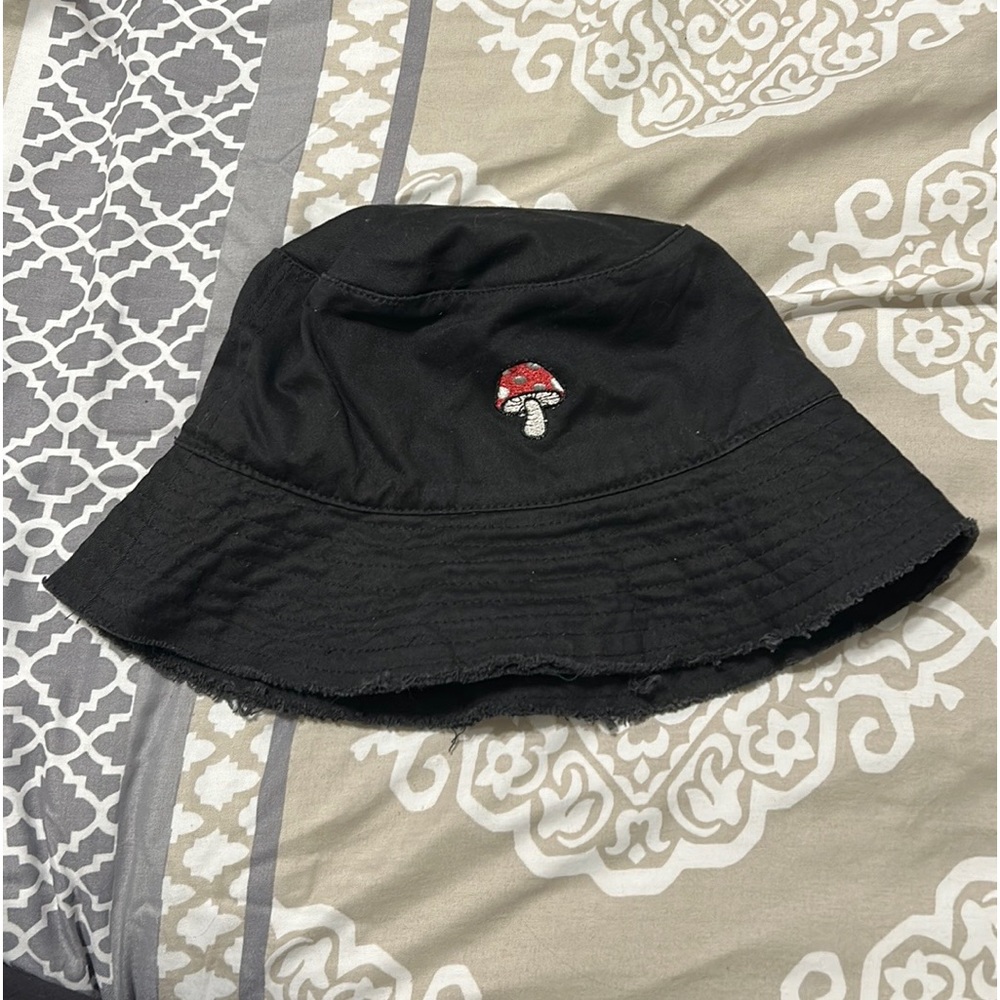 🍄 bucket hat